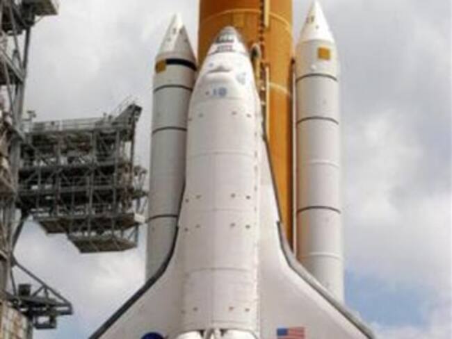 Alistan primera salida espacial de Discovery