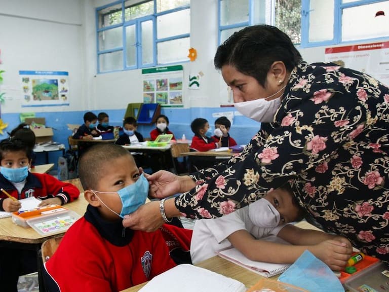 COVID-19 será considerada riesgo de trabajo para maestros en México