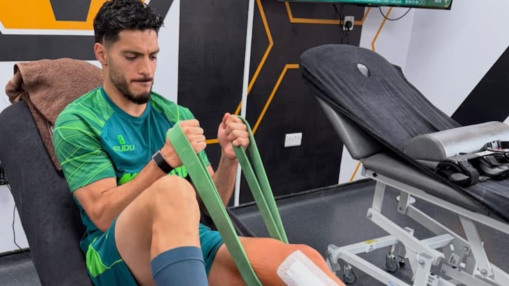 Raúl Jiménez muestra su rehabilitación tras cirugía de rodilla: ¿Cuándo vuelve a las canchas?