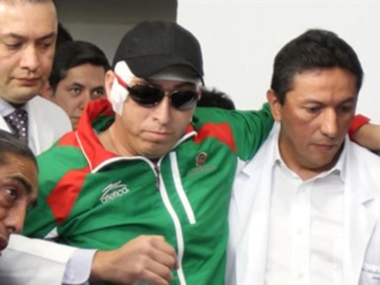 Pasa medallista olímpico Hernández primer día en casa y con su familia