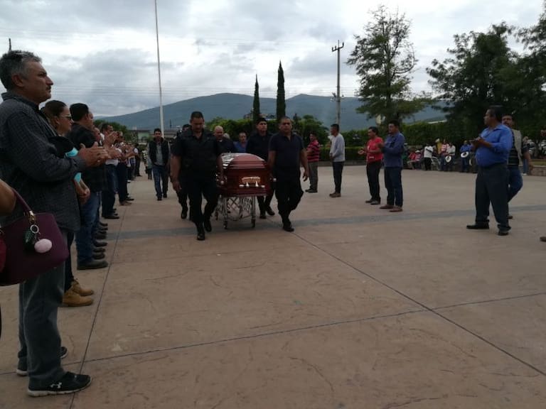 Despiden en homenaje póstumo a director de la policía y delegado de Zacoalco de Torres