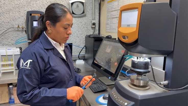 Impulsa SICT el uso del sargazo en materiales para la construcción y pavimentos