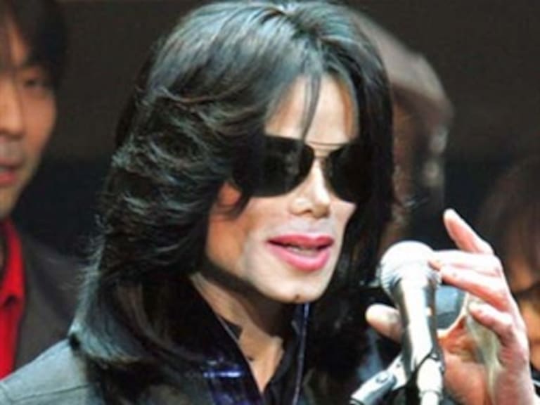 Demanda Michael Jackson a casa que subastará su memorabilia