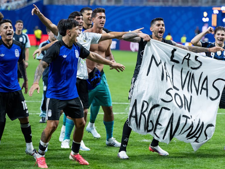 Argentina vs Inglaterra: FIFA investiga manta de las Malvinas y evalúa sanción
