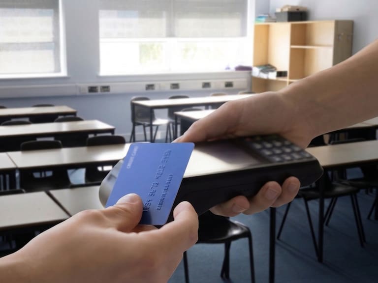 ¿Subirán las colegiaturas por comisiones de tarjeta? La respuesta de la Asociación de Bancos de México