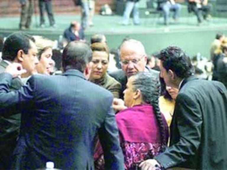 Gastan diputados más de 10 mdp en seguros de vida