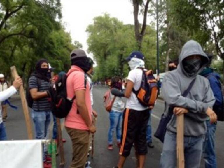 ​Retira SSP a normalistas de casetas de cuota; roban autobuses y se movilizan en Morelia