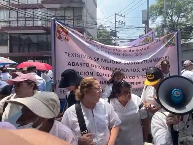 Marchan por pagos y derechos trabajadores transferidos al IMSS-Bienestar