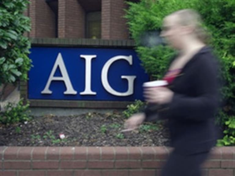 Paga aseguradora AIG bonos millonarios pese a ser rescatada