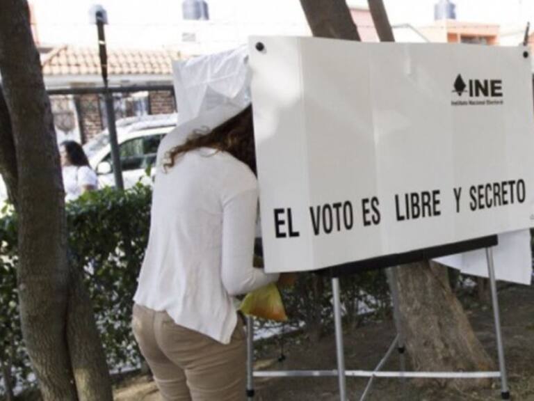 Personal del IEPC revisa que boletas electorales hayan llegado sin daños