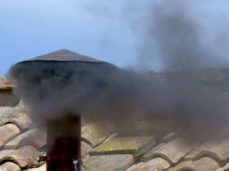 Fumata negra en tercera votación del Cónclave