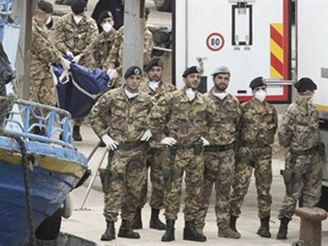 Lanza Italia misión militar para evitar nuevos naufragios en Lampedusa