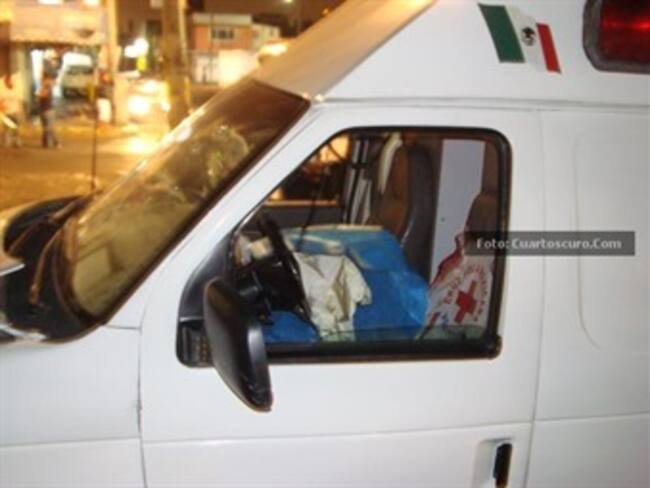 Balean a dos personas que viajaban en taxi en Ecatepec