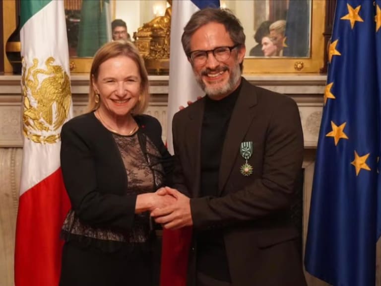 Gael recibe condecoración