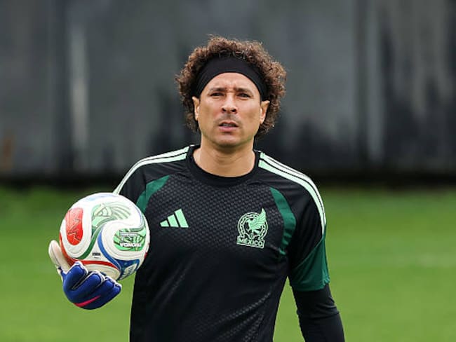 ¿Guillermo Ochoa será titular ante Chequia? Una marca de cerveza alimenta los rumores en México