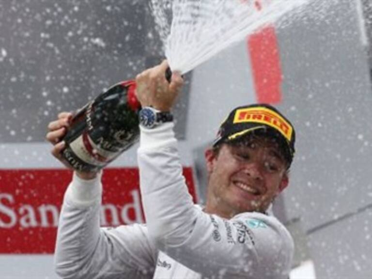 Gana Nico Rosberg pero Lewis Hamilton consigue deslumbrar