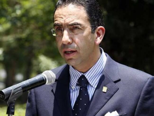 Rechaza Lozano necesidad de alianza para ganar en 2012