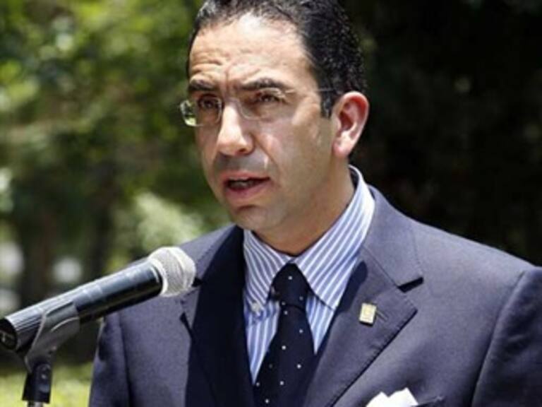 Rechaza Lozano necesidad de alianza para ganar en 2012
