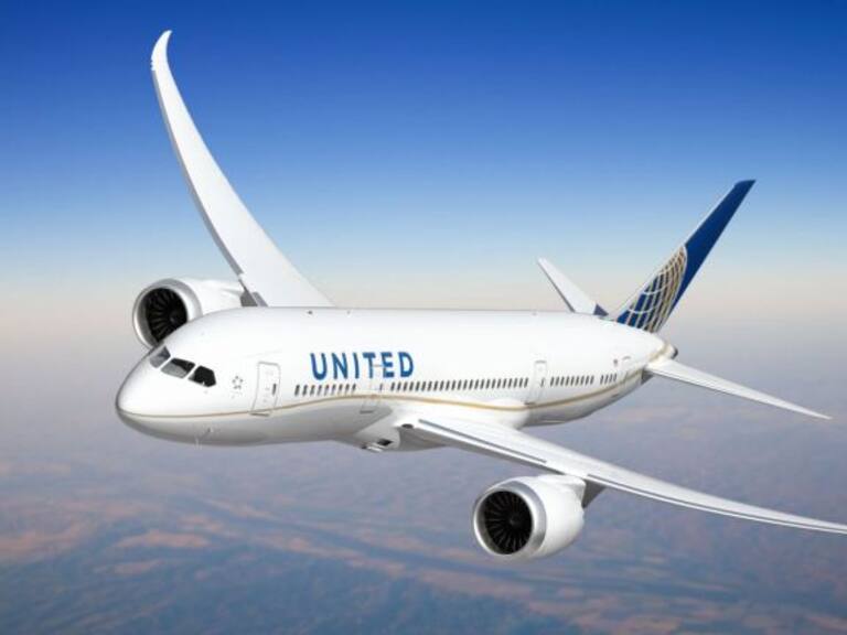 United Airliness niega la entrada a dos adolescentes por usar “leggins”