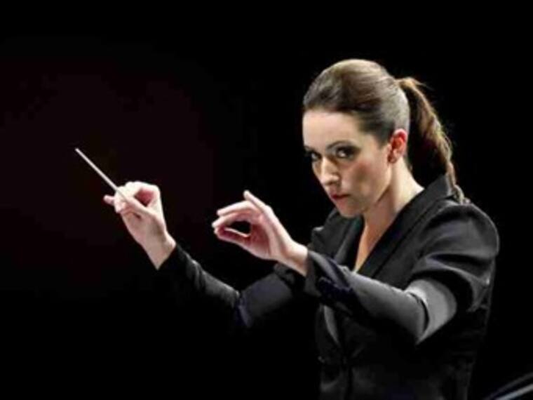 Alondra de la Parra te enseña cómo ser un director de orquesta