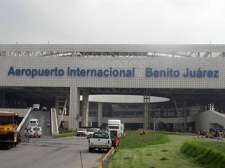 Reanuda AICM operaciones tras apagón