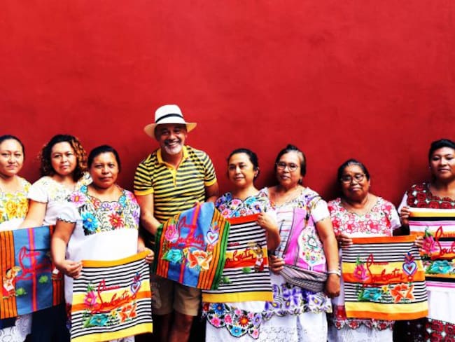Diseñador francés vende bolsas hechas por mujeres mayas en 28 mil pesos, a ellas les paga 235 por cada una