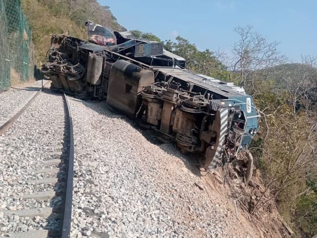 FGR inicia investigación por descarrilamiento de tren Interoceánico en Oaxaca