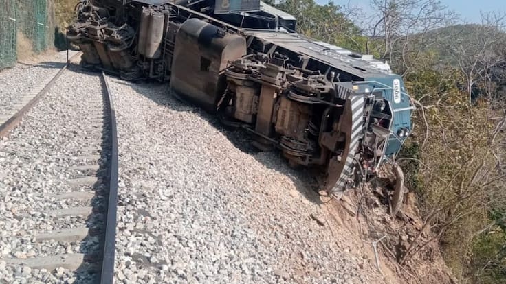 FGR inicia investigación por descarrilamiento de tren Interoceánico en Oaxaca