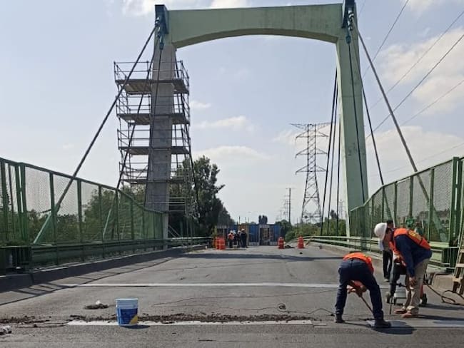 Cierran puente en Iztapalapa por daño estructural
