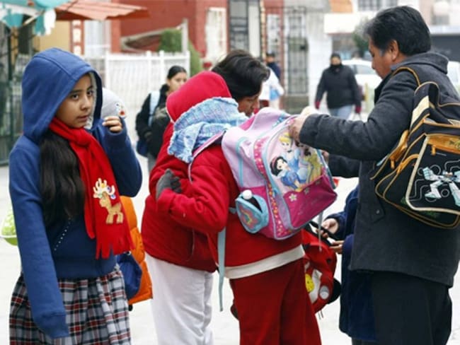 Autoriza la SEJ que alumnos porten suéteres ajenos al uniforme