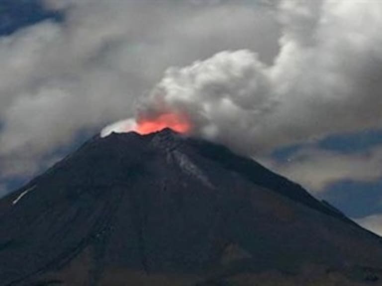 Reporta Cenapred nueva explosión y 27 exhalaciones en Popocatépetl