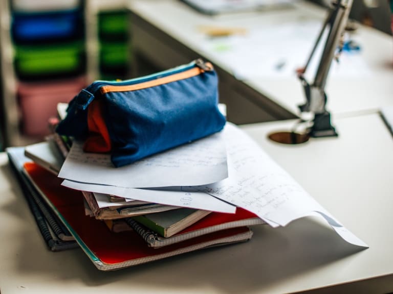 Se otorgarán vales para comprar útiles y uniformes; en algunas entidades se entregarán en físico.