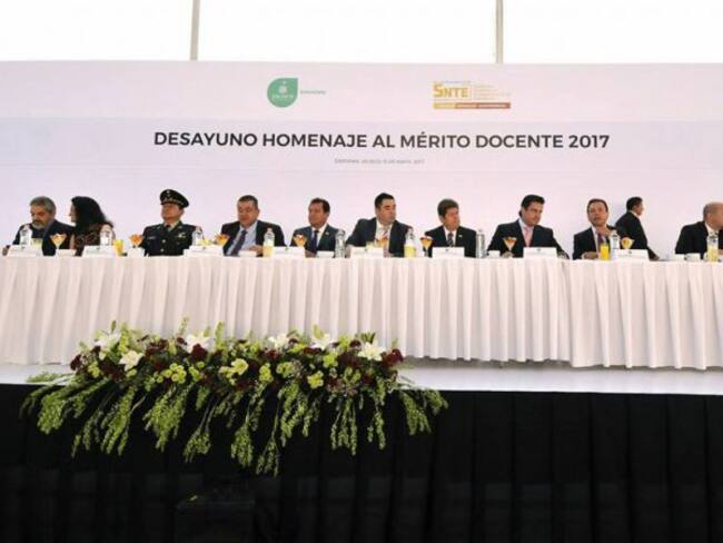 Maestros de Jalisco exigen al gobernador aumento de recursos