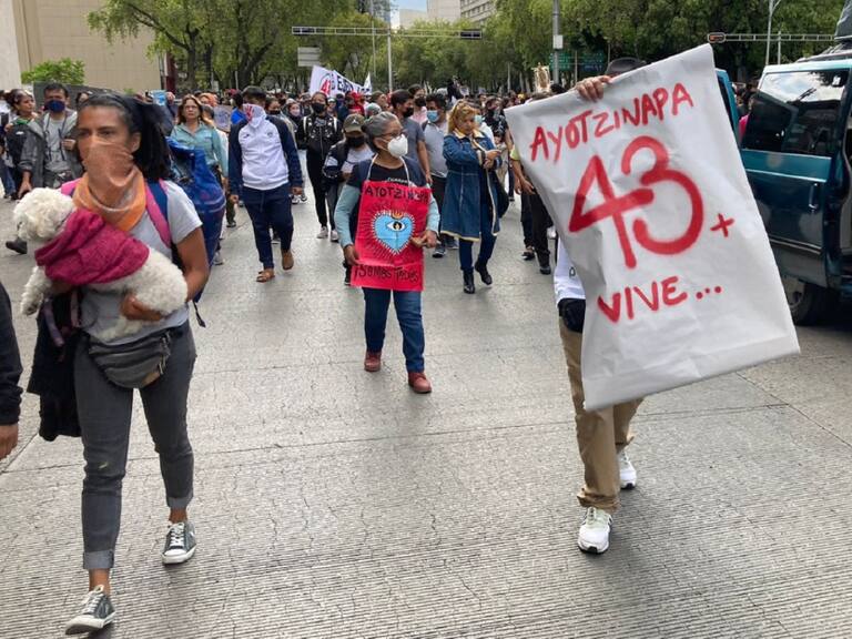 Caso Ayotzinapa: Marchan a 8 años de la desaparición de los 43 normalistas