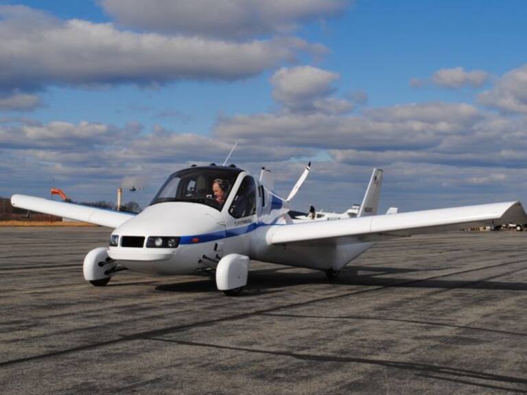Primer coche volador llega en octubre