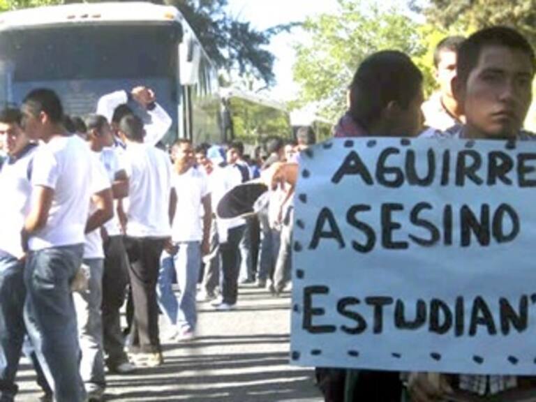 Se retiran normalistas de Segob