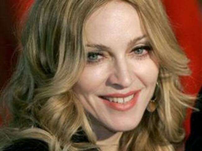Madonna aún espera adoptar niña en Malaui