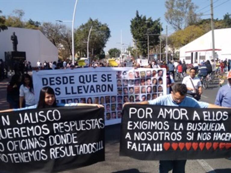 Marchan familiares de personas desaparecidas en Jalisco