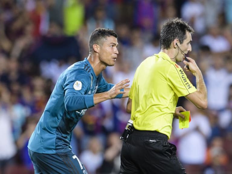 Empujón al árbitro le costará a Cristiano Ronaldo cinco juegos de suspensión