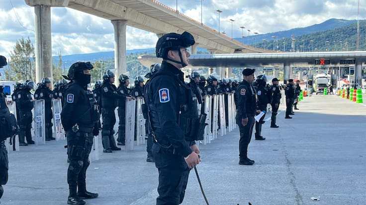 Maestros de la CNTE dan paso libre en la caseta México-Cuernavaca; advierten que seguirán las protestas