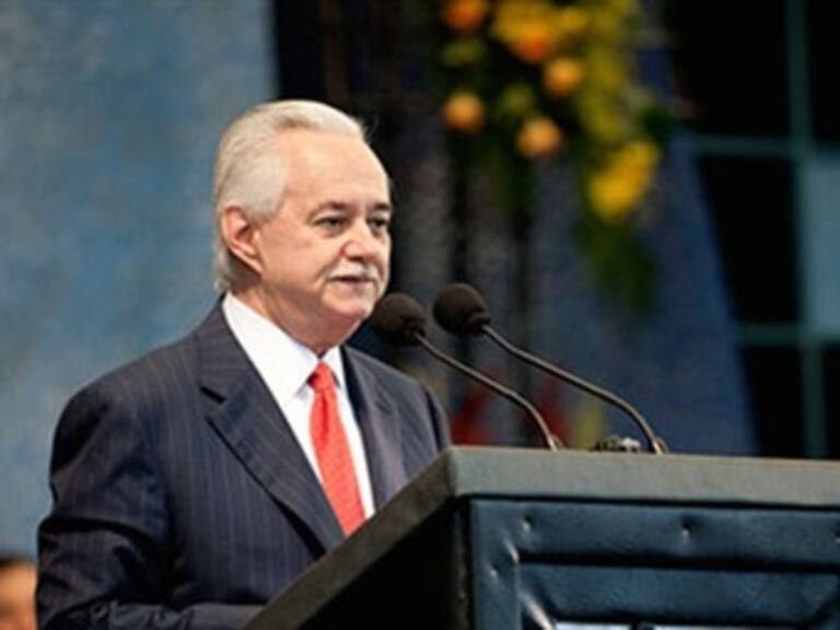 Llegan restos de Lorenzo Zambrano a Monterrey