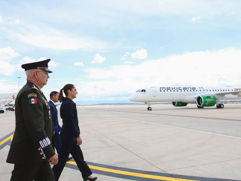 Encabeza Sheinbaum arribo de primer avión Embraer para Mexicana