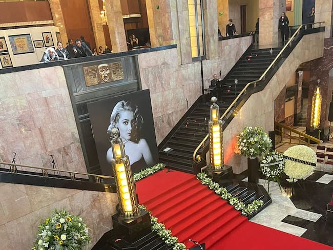 Con música y agradecimientos dan homenaje de adiós a Silvia Pinal