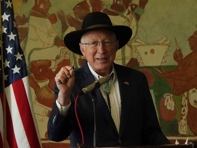 Ken Salazar reitera la petición de extraditar a Ovidio Guzmán