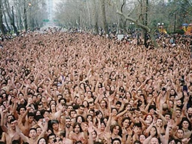 Regresa Spencer Tunick a México para desnudar a San Miguel de Allende