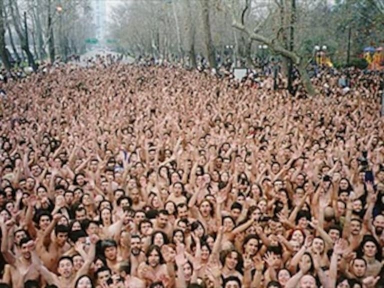 Regresa Spencer Tunick a México para desnudar a San Miguel de Allende