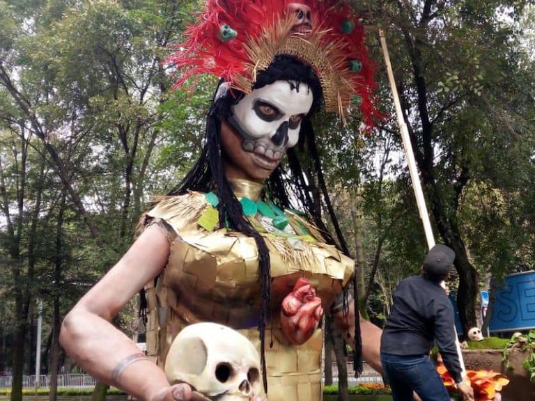 Festejan a “la flaca” con mega desfile de Día de Muertos