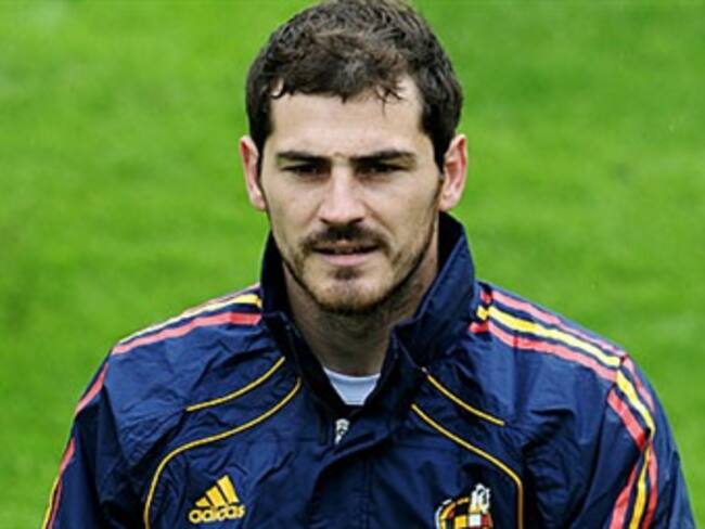 Comienza a entrenar Iker Casillas con sus compañeros