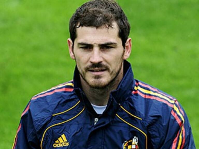 Comienza a entrenar Iker Casillas con sus compañeros