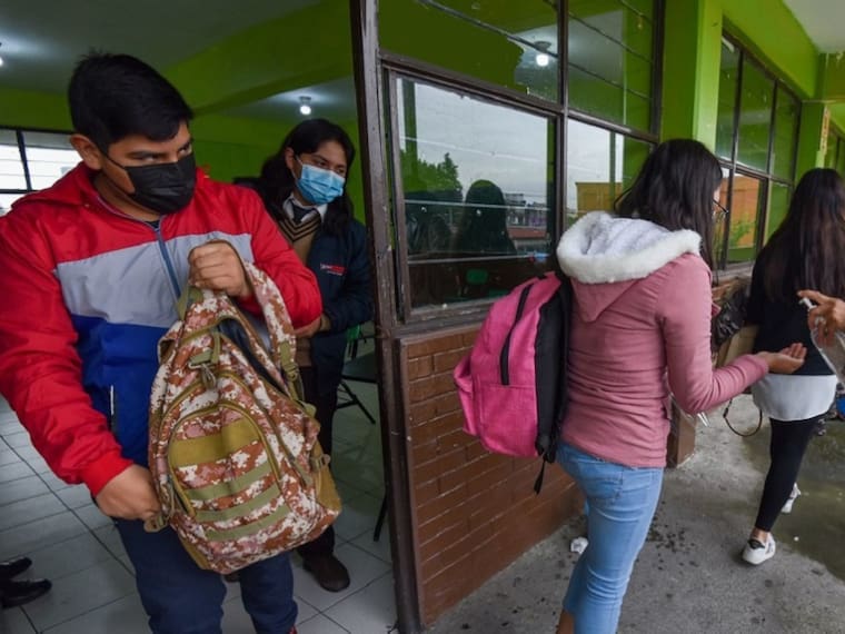 Emotivo regreso de 126 mil jóvenes de preparatoria en Jalisco: Juan Flores